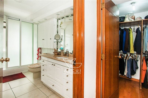 Departamento En Venta De 4 Dorm. En Providencia