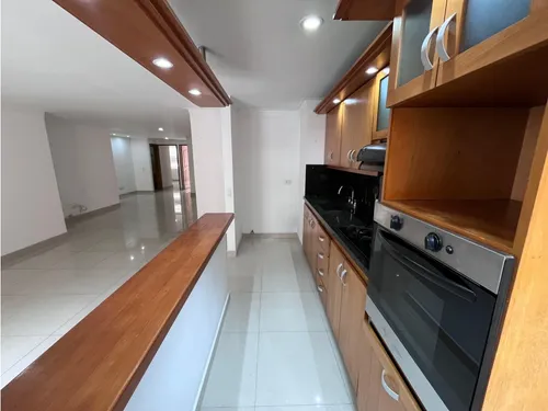 136m2 Apartamento En Laureles