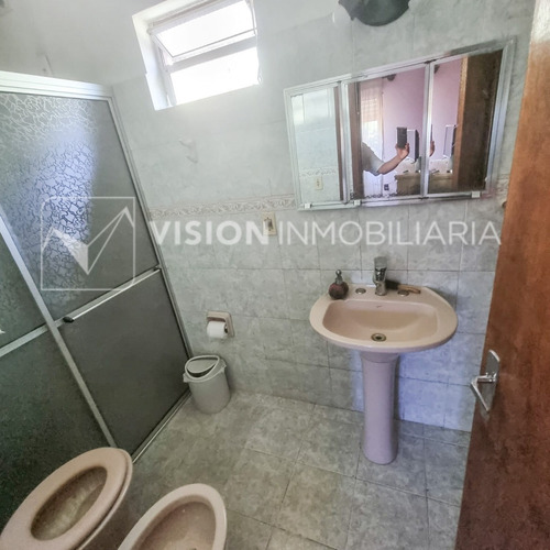 Imagen 11 de 14 de Venta Chacra Casa Con Piscina En Lagos Del Norte A 13km De Cd. De Rivera, Terreno De 1769 M2. 4 Dormitorios Y 2 Baños, Estufa A Leña, Terreno Enorme Con Arboles Frutales. Agua Con Pozo, Ute, Internet