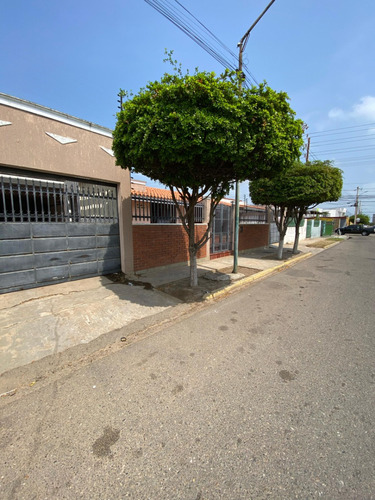 Cv-1399 Zona Norte Casa Urbanización El Rosal Sur