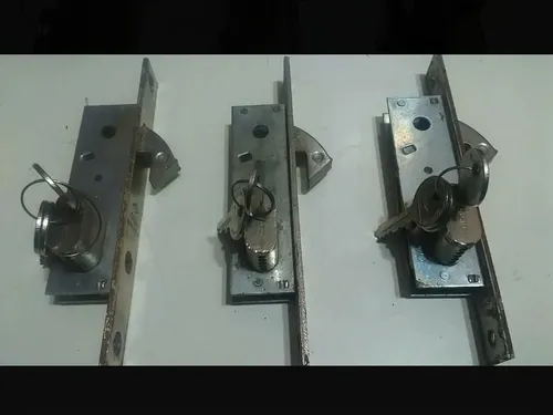 Cerradura Cisa Pico De Loro (Usado)