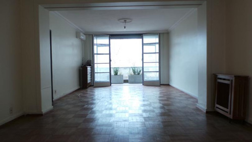 Venta Apartamento 2 Dormitorios Centro Con Garage. De Estilo.