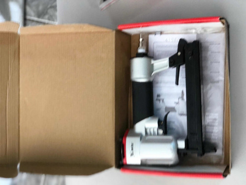 Imagem 2 de 5 de Grampeador Pneumático Com Caixa De Grampo 5000 Grampos