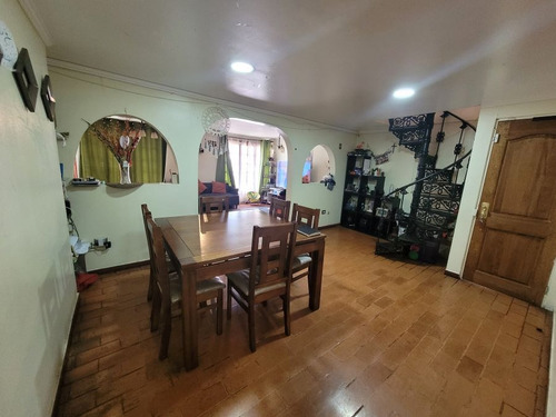Vendo Amplia Casa Doña Isidora Gerónimo Alderete, La Florida
