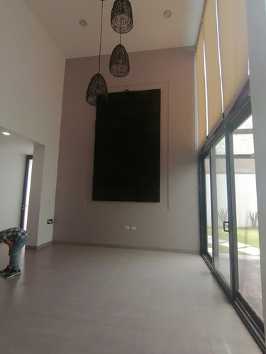 Imagen 4 de 13 de Hermosa Casa Minimalista En Venta Villas De Irapuato