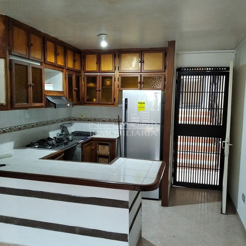 Imagen 5 de 8 de Invalmhouse Inmobiliaria. Apartamento En Venta Urbanización Vicente Emilio Sojo. Guatire Estado Miranda.