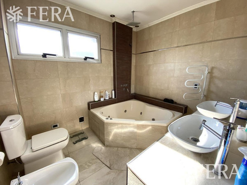 Imagen 21 de 23 de Venta De Galpón, 3 Departamentos, Local Y Espacio Guardacoches En Quilmes Oeste