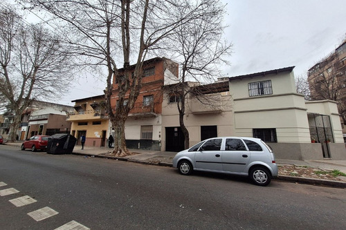 Casa Con Terraza Y Cochera En Parque Avellaneda
