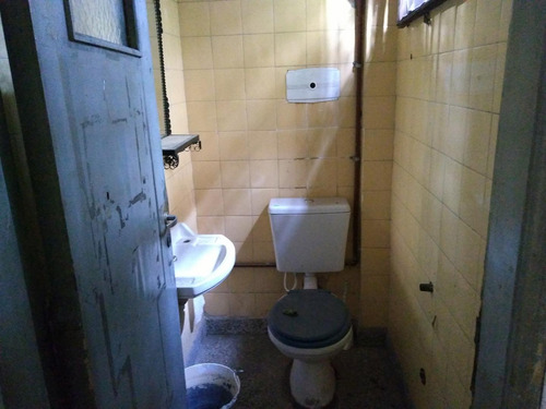 En Venta En El Palomar Sobre Importante Avenida 4 Locales Juntos O Separados Con Patio Y Posibilidad De Espacio Aereo. F: 9545