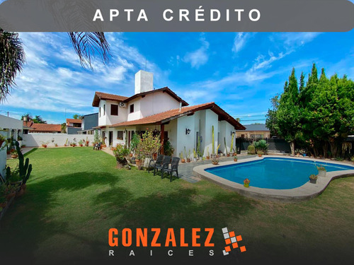 Casa 5 Amb En Barrio Uno - Con Piscina
