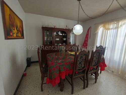 Casa Duplex En Venta 443 Mts Zona Exclusiva De Cagua Urb Santa Rosalia 25-5347 Gjg