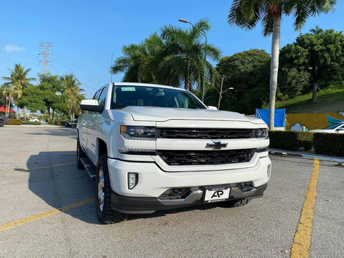 Imagen 2 de 15 de Chevrolet Cheyenne 2017 5.4 2500 Doble Cab Ltz 4x4 At