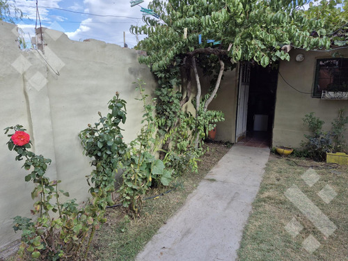 En Venta, Casa De 3 Habitaciones Y Quincho, Plottier.