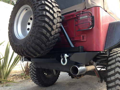 Defensa  Con Porta-llantas Para Jeep Tj Cj Y Yj