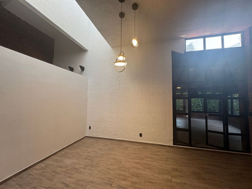 Casa En Venta De 1 Piso En Residencial La Virgen, Metepec, En Frente Del Parque Bicentenario