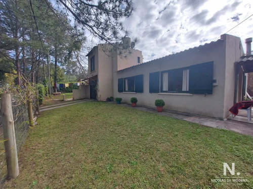 Vende Casa En Balneario Buenos Aires, Manantiales, De 2 Dormitorios En Suite.