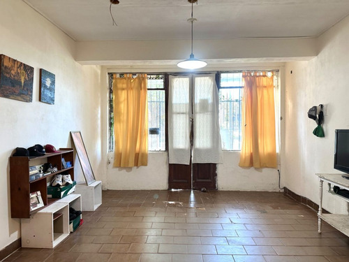 Venta Local Al Frente Con Patio Zona Constitución