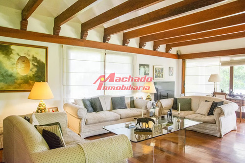 Espectacular Casa En Ubicacion Privilegiada Al Lado Del Club Del Golf