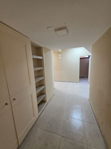 Alquiler Oficina Subsuelo - Barrio Sur