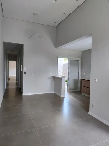 Casa Com Ótima Localização!