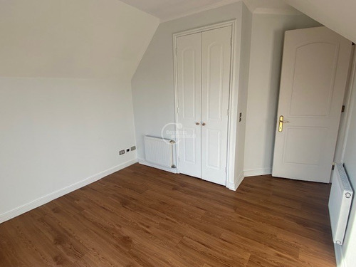 Casa En Venta De 4 Dorm. En Lo Barnechea