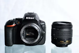 Nikon Kit D5600 18-55mm Vr Dslr Color Negro Usada