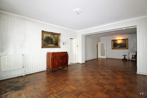 Venta De Apartamento De 2 /3 Dormitorios, Centro