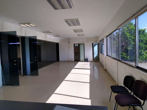 Imagen 11 de 20 de Bodega Con Oficinas