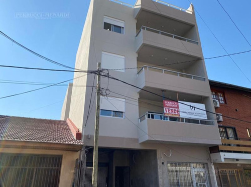 Imagen 1 de 8 de Departamento 2 Ambientes Con Cochera