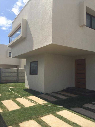 Excelente Casa En Sector Las Rastras