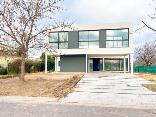 Casa En Venta En Haras Santa Maria, Escobar, G.b.a. Zona Norte