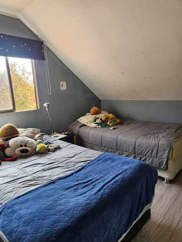 Casa En Venta De 3 Dorm. + Servicio En Colina