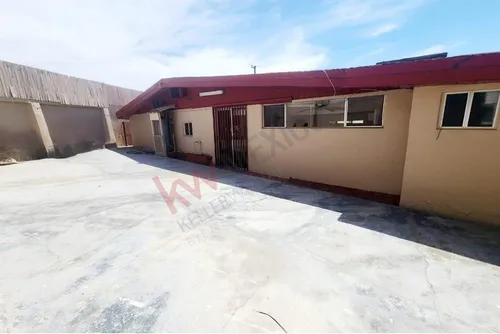 Casa Con Terreno Amplio Ubicada En Colonia Internacional