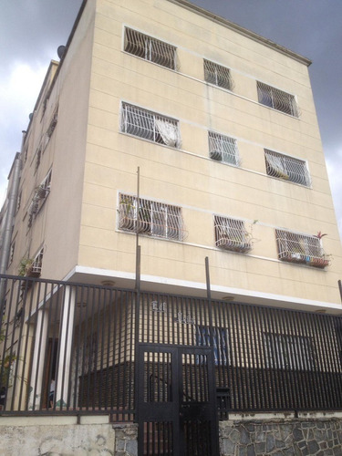 Imagen 1 de 7 de En Venta Apartamento En Urbanización Los Rosales 80m2 3h. 1h