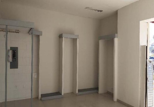 Imagen 2 de 6 de Local Comercial En Renta En Plaza Comercial Muy Bien Ubicada, Colinas Del Cimatario, Centro Sur, Qro