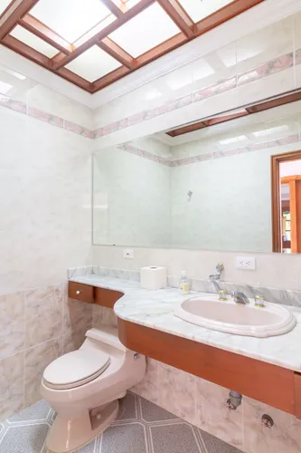 Casa En Arriendo/venta En Las Mercedes. Cod A4615
