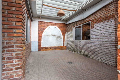Imagen 18 de 30 de Casa En Venta · 3 Dormitorios · Patio · 2 Cocheras