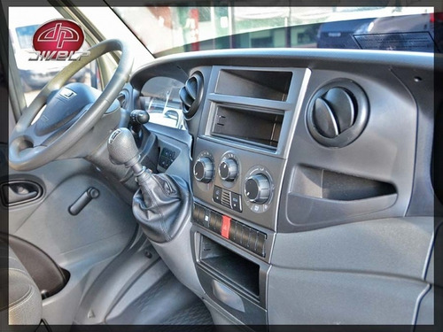 Imagem 8 de 15 de Iveco Daily City 30s13 Com Baú 2019
