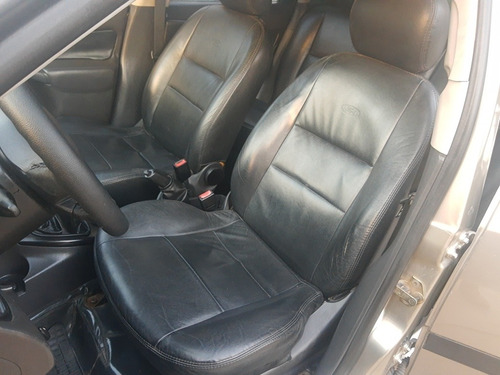 Imagem 10 de 15 de Ford Focus 1.6 Gl 5p 2005