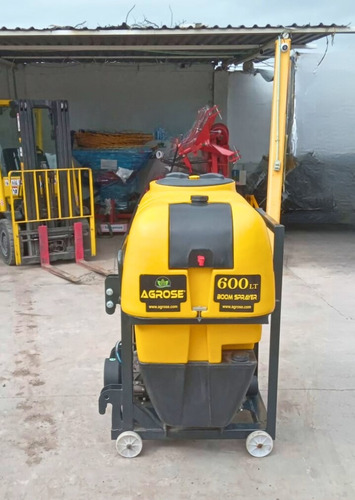 Aspersora De Tractor 600 L Con Triple Tanque Gergedan Agrose