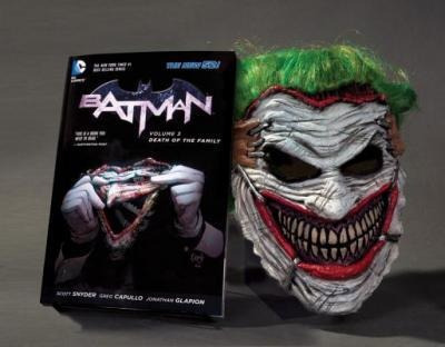 Batman: Death Of The Family Book And Joker Mask Set - Sco...