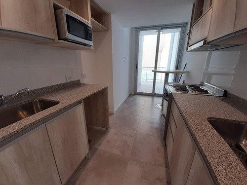 Imagen 9 de 22 de Departamento De 3 Ambientes - A La Calle - Brown 2600