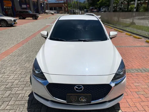 Mazda 2 Touring 1.5 sedan mecanico