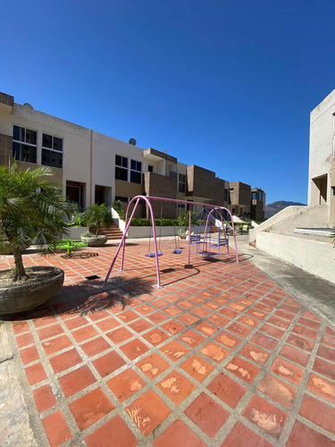 Annic Coronado Vende Townhouse Con Planta 100% Obra Gris En Villas De Aricagua, Urbanización Mañongo 269909