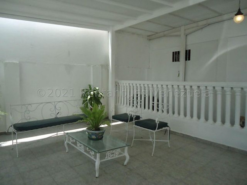 Imagen 23 de 28 de Mayerling Gonzalez Bm Vende Casa Lagunita Country Club Mls #23-4328