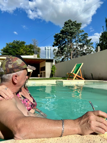 Casa Con Pileta, Quincho Y Parrillero A Pocos Minutos De Rosario