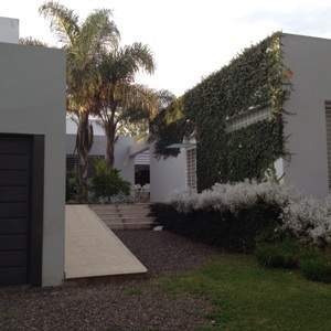 Imagen 24 de 30 de Venta-importante Casa De Categoría Estilo Moderna-villa Allende Golf
