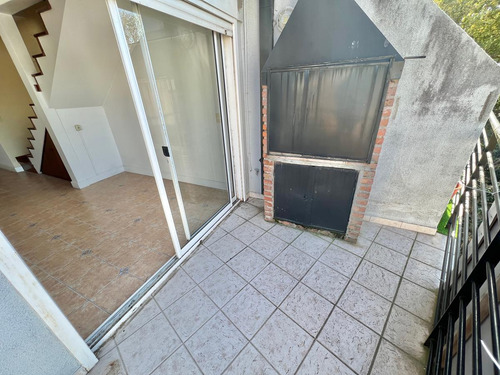 Canchero Dos Ambientes Con Dos Baños Y Cochera, En La Lucila.