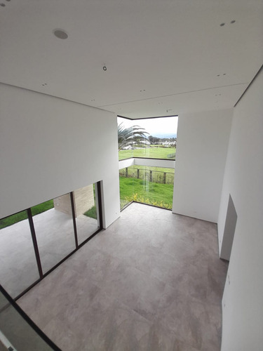 Puembo Vendo Hermosa Casa Por Estrenar 3 Dormitorios Jardín