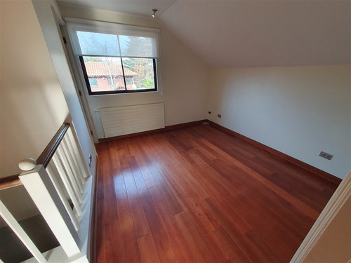 Casa En Arriendo De 5 Dorm. En Huechuraba En Condominio